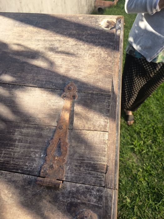 Vendo arca com mais de 90 anos