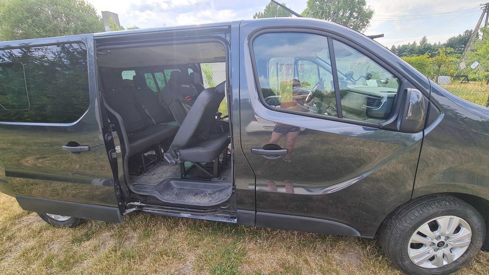 Wynajmę NOWEGO Busa 9-cio osobowego Renault Trafic 2.0 170 KM AUTOMAT
