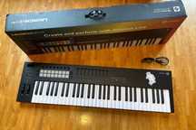 Novation Launchkey 61 MK3 Kontroler MIDI