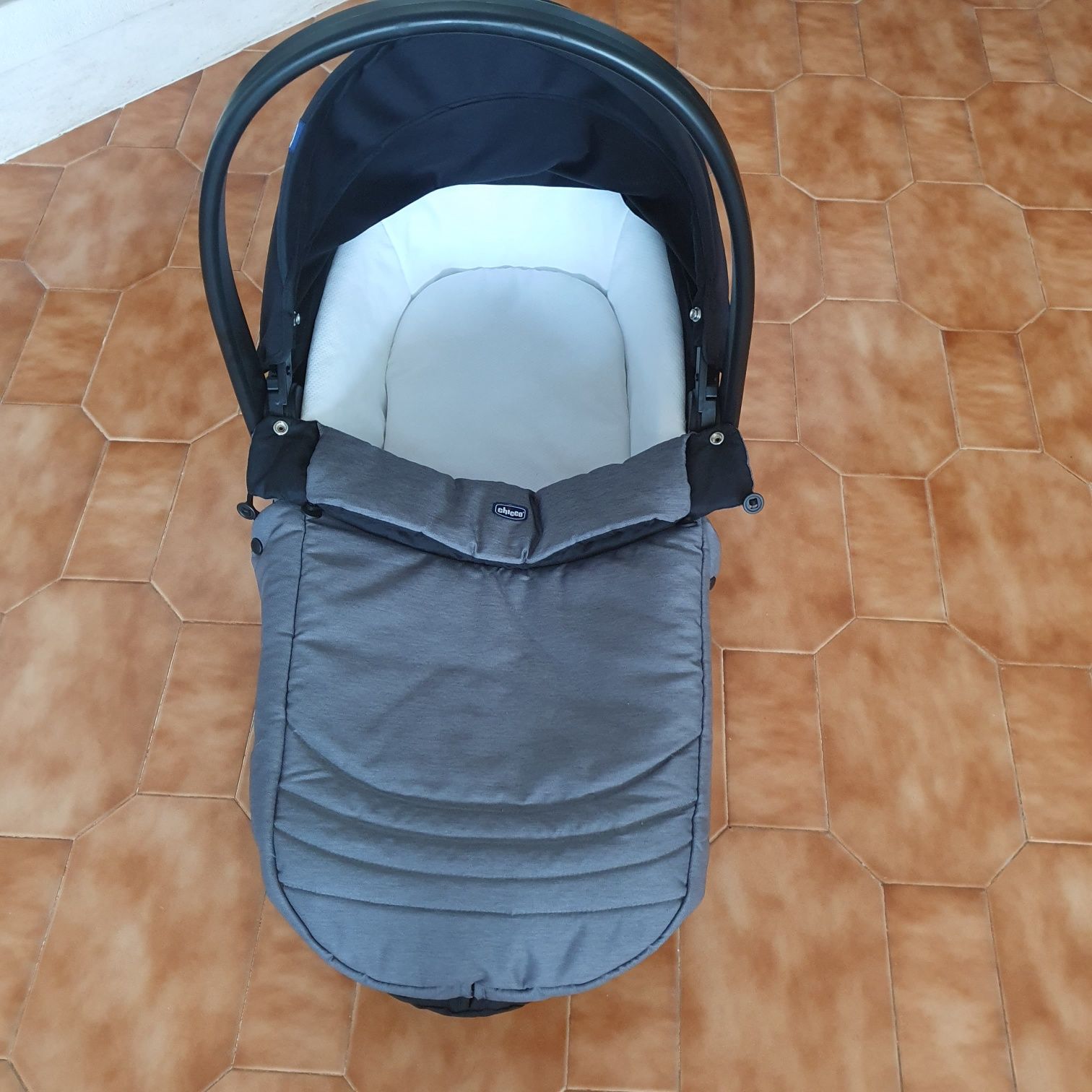 Alcofa para bebé da Chicco como nova