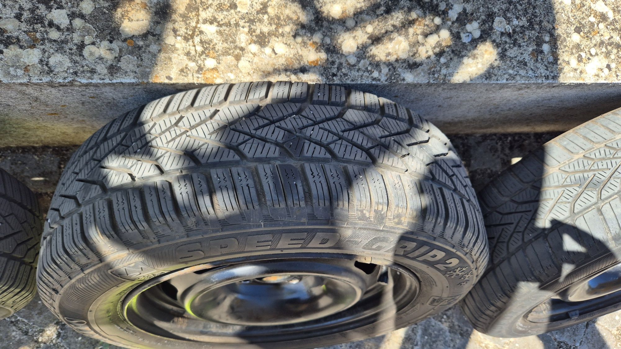 Conjunto jantes, pneus e tampoes citroen 185 65 R15