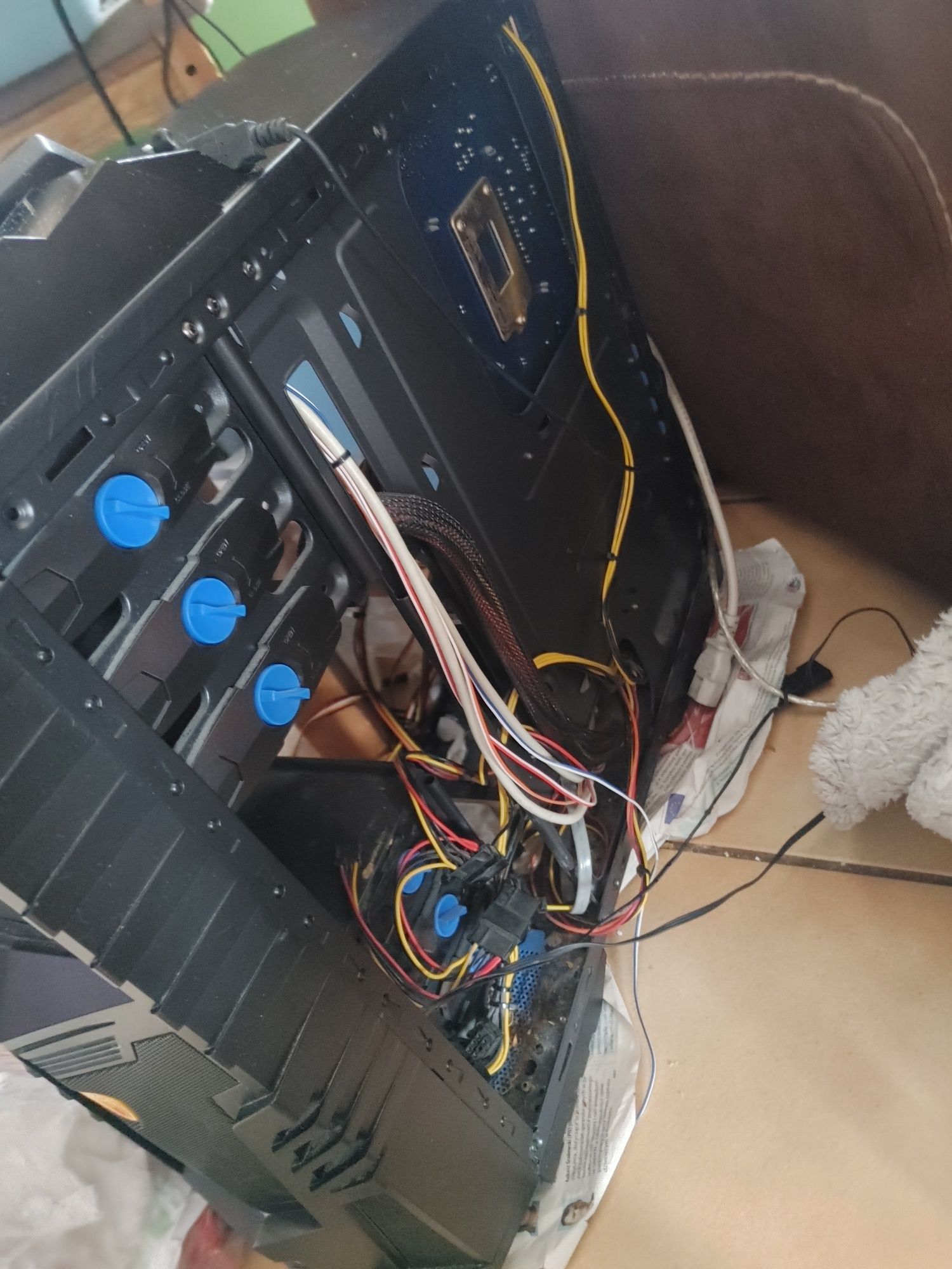 Komputer intel Core i5 obudowa Aerocool 3 wiatraki 12cm. 500gb nagrywa