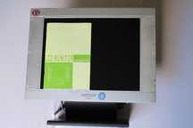 Monitor LCD HighScreen 15” (z wbudowanymi głośnikami)