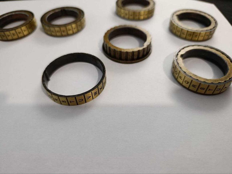 Криптекс "Код Да Винчи" (6 колец латинские буквы)