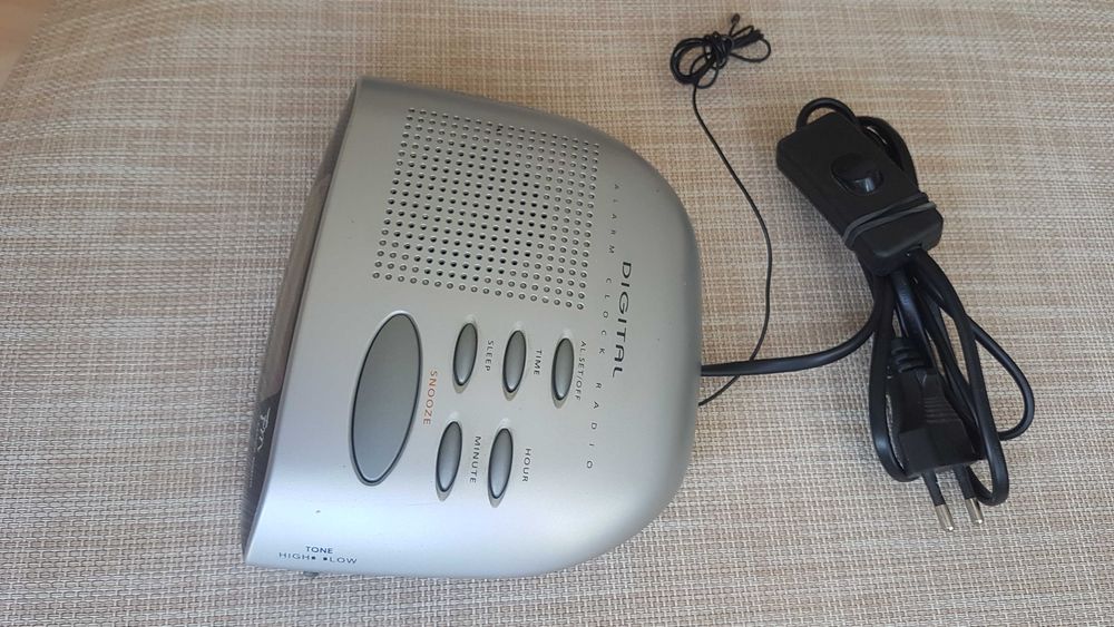 Radiobudzik CR-4 Digital