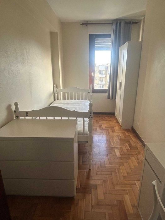 Quarto para arrendar pólo universitário