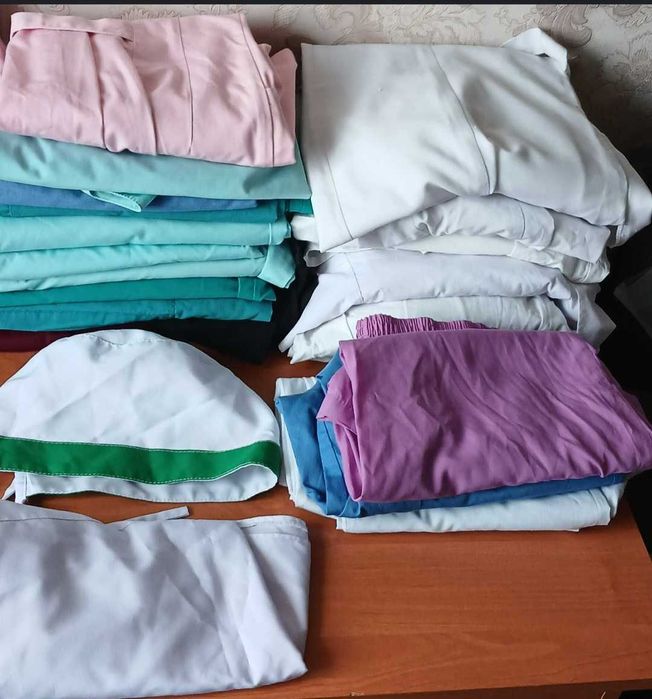 Медичні халати і костюми