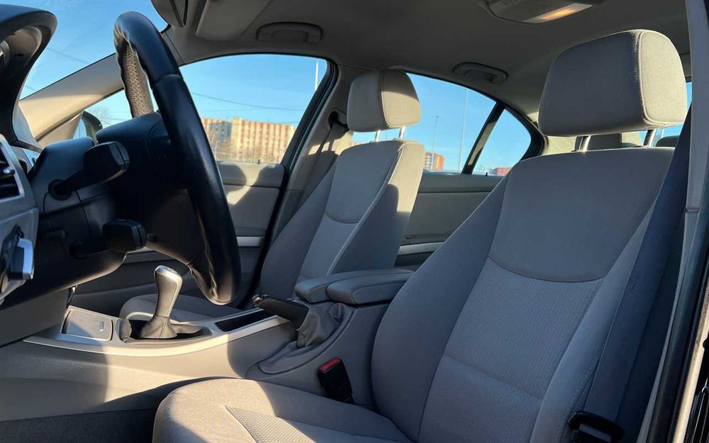 BMW 320 I 2010 рік