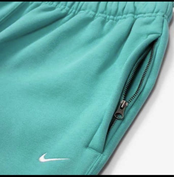 Теплые штаны Nike solo swoosh на флисе