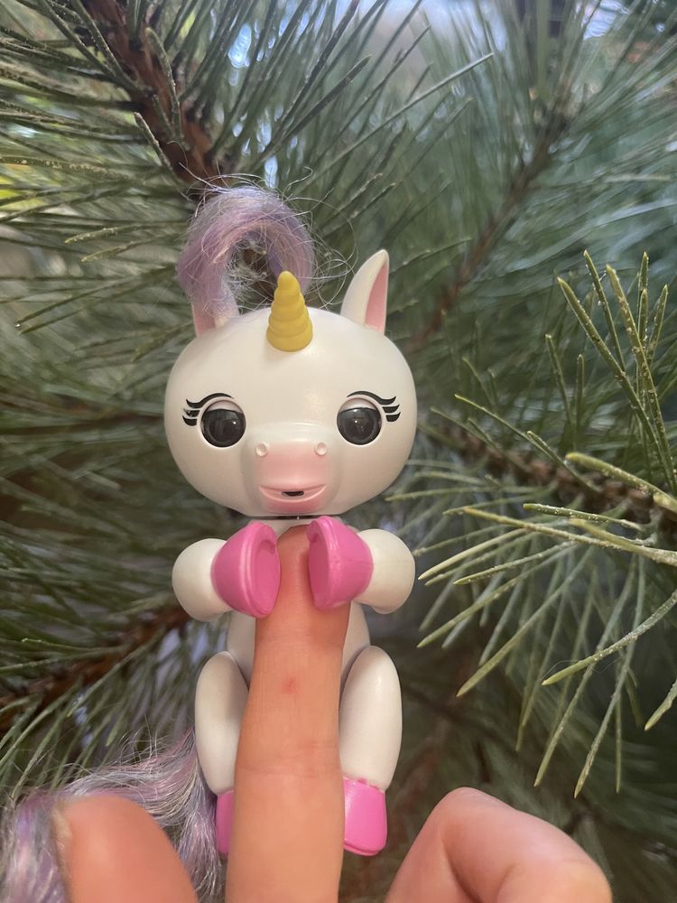 WowWee Fingerlings Glitter Unicorn Интерактивный единорог Mackenzie св