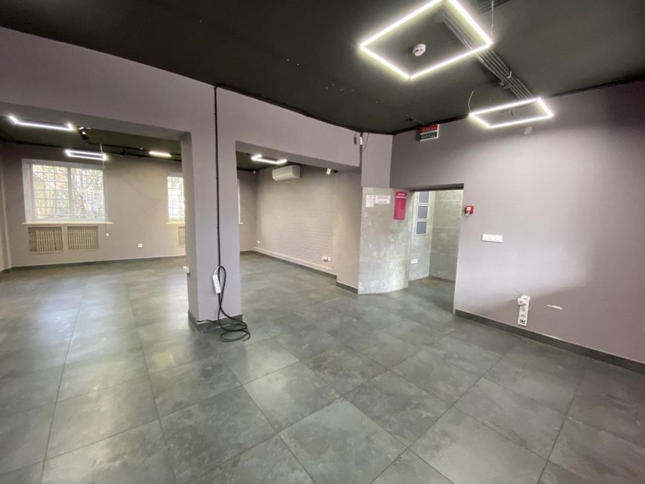 Оренда топової фасадної комерції в Центрі, 75 м2