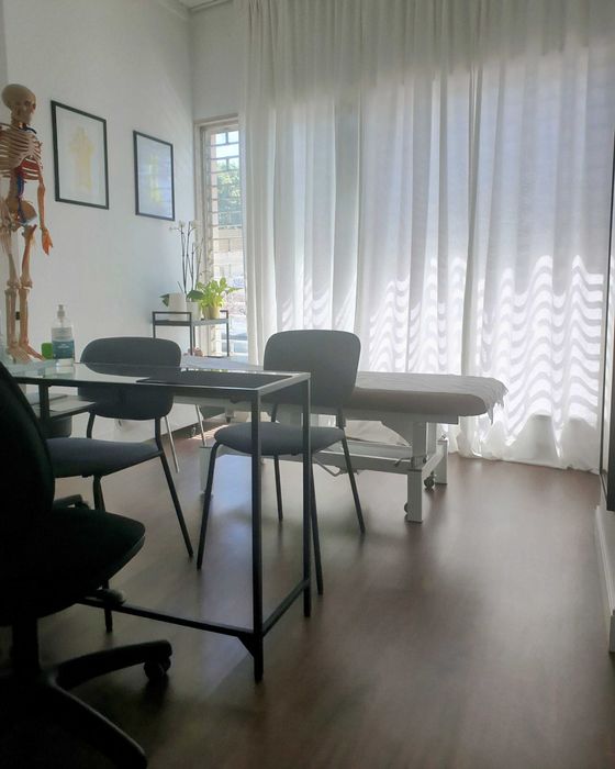 Alugo gabinete em espaço de Estética e Bem-Estar na Parede.