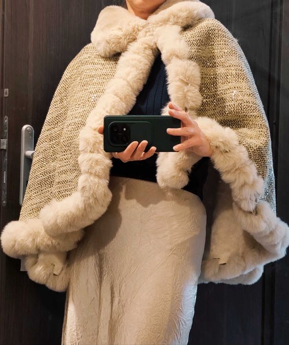 Luksusowe poncho peleryna sztuczne futro futerko futrem złote kremowe