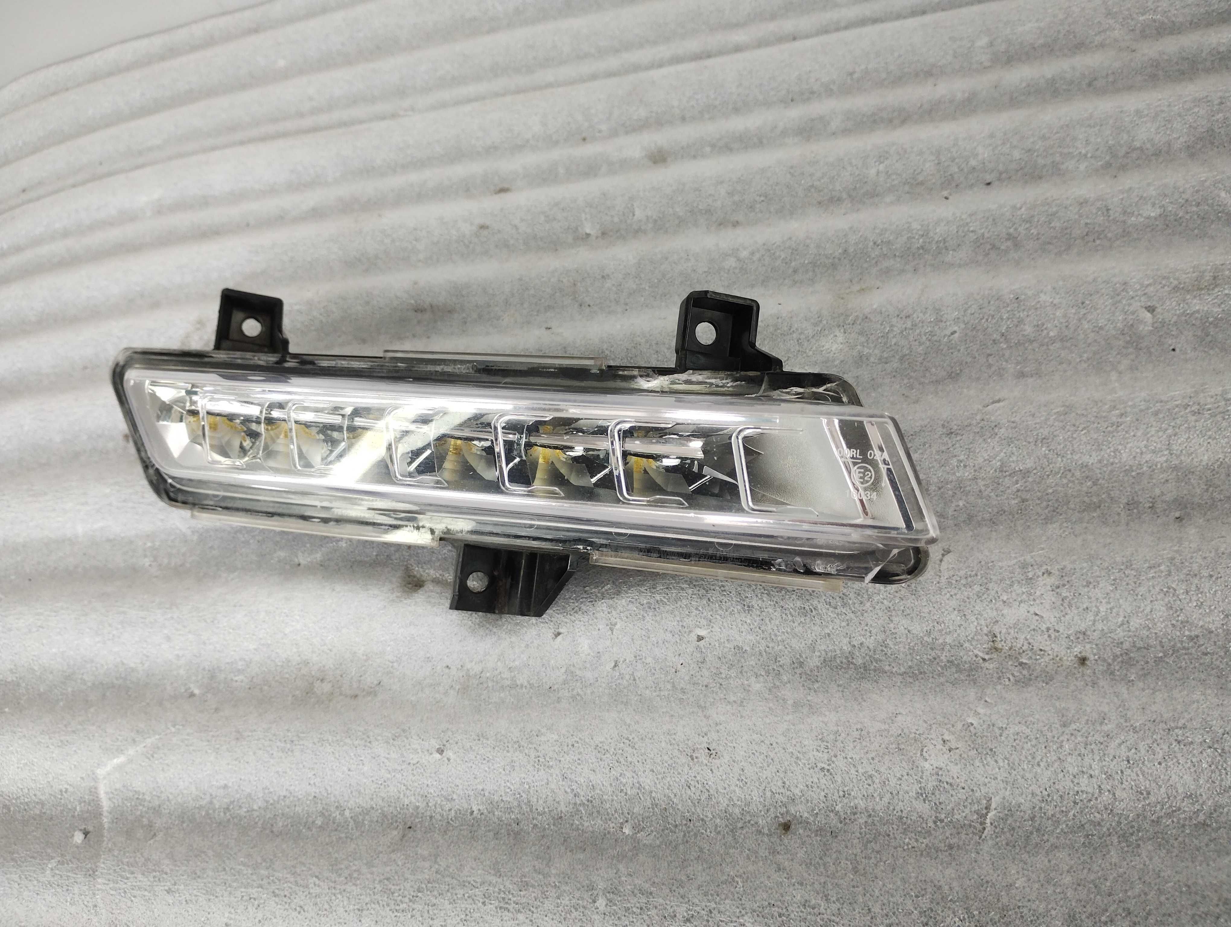 Światło Lampa do jazdy w dzień DRL Renault Clio IV Prawe Halogen