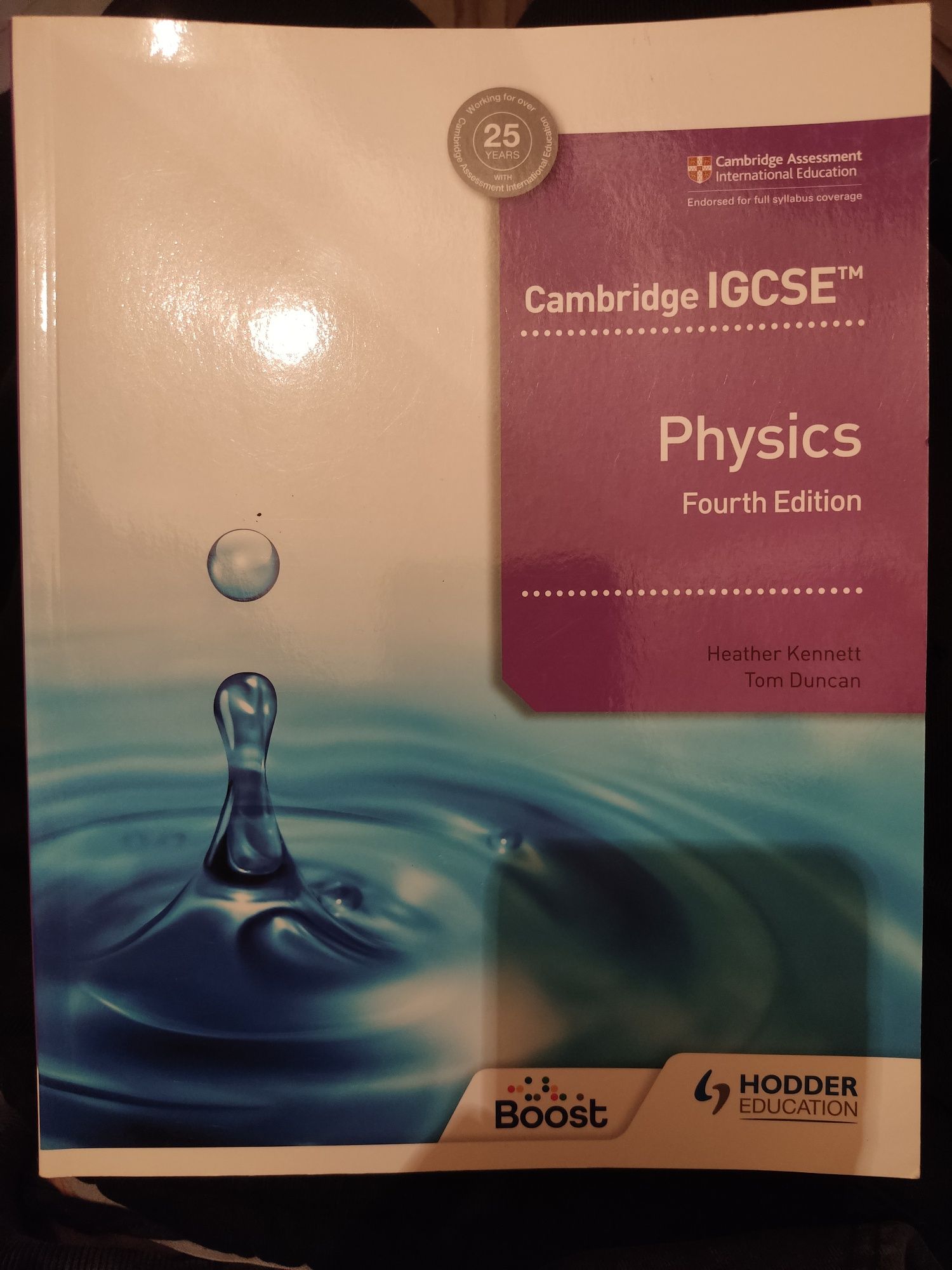 Podręcznik Cambridge IGCSE Physics 4 th edition Cambridge Hodder boost