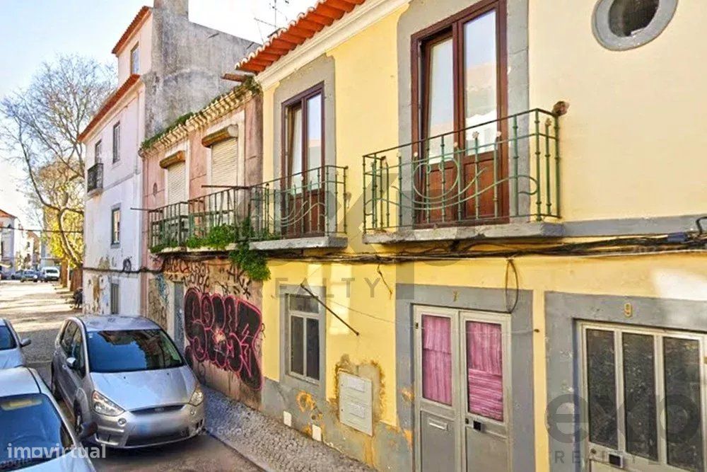 Prédio de 3 pisos perto da Avenida Luisa Todi, Setúbal para venda