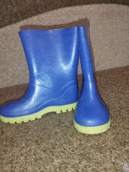 Віддам безкоштовно чобітки для хлопчика