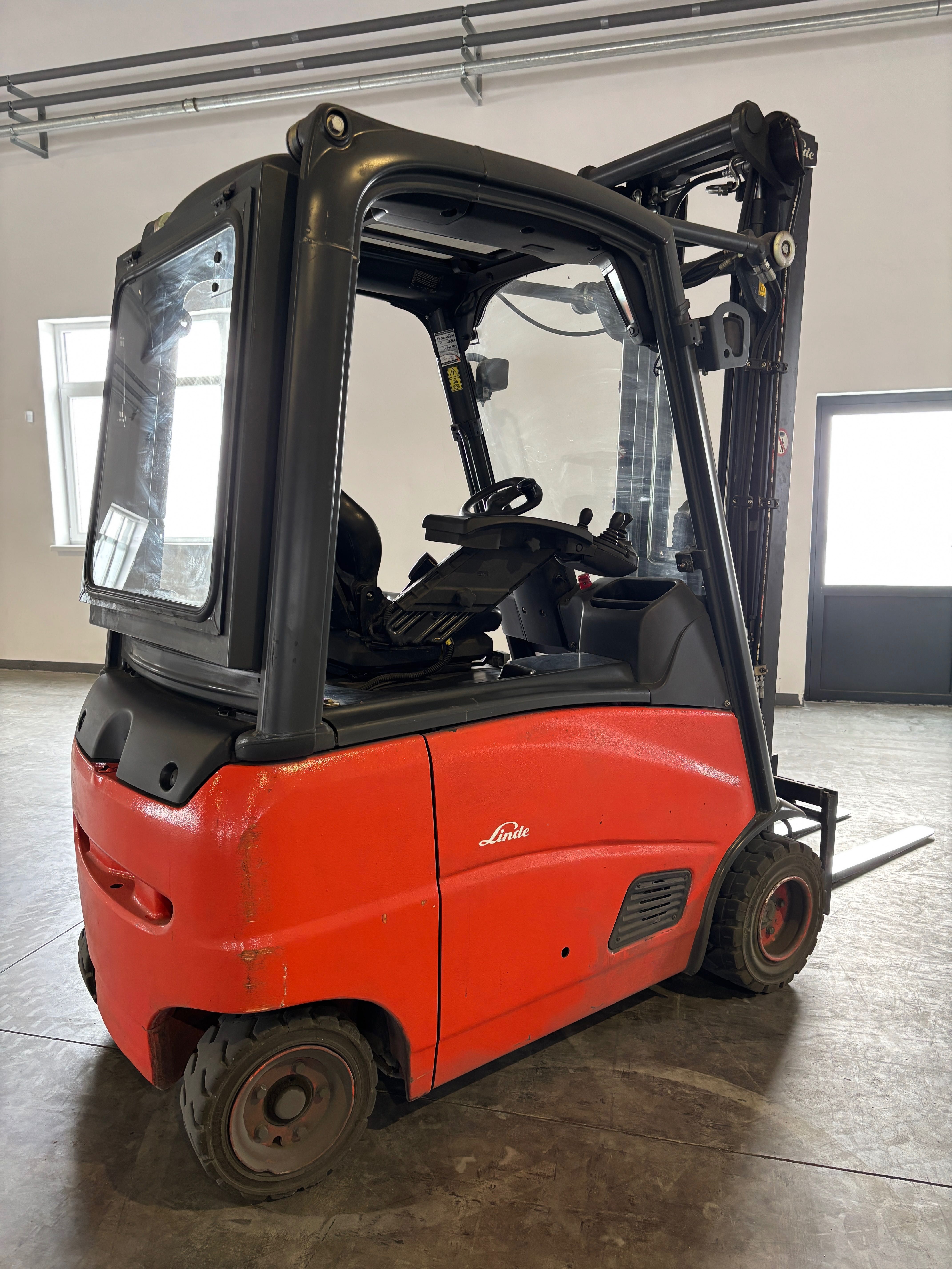 Linde E20PH-01 elektryczny wózek widłowy, 2011,
