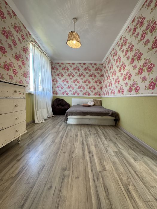 Затишна 2-кімнатна квартира 45 м², 3 поверх, вул. Довженка( Толстого)