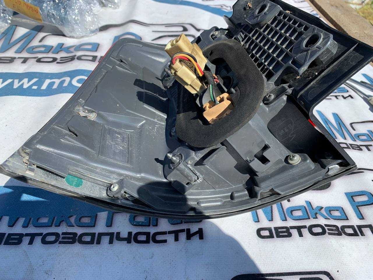 Фонарь правый Lexus LX 570 12-15г.   81551-60C20