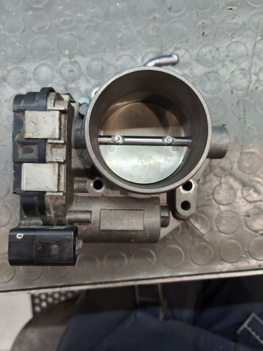 Дросельна заслонка Volkswagen Passat 2.5 бензин