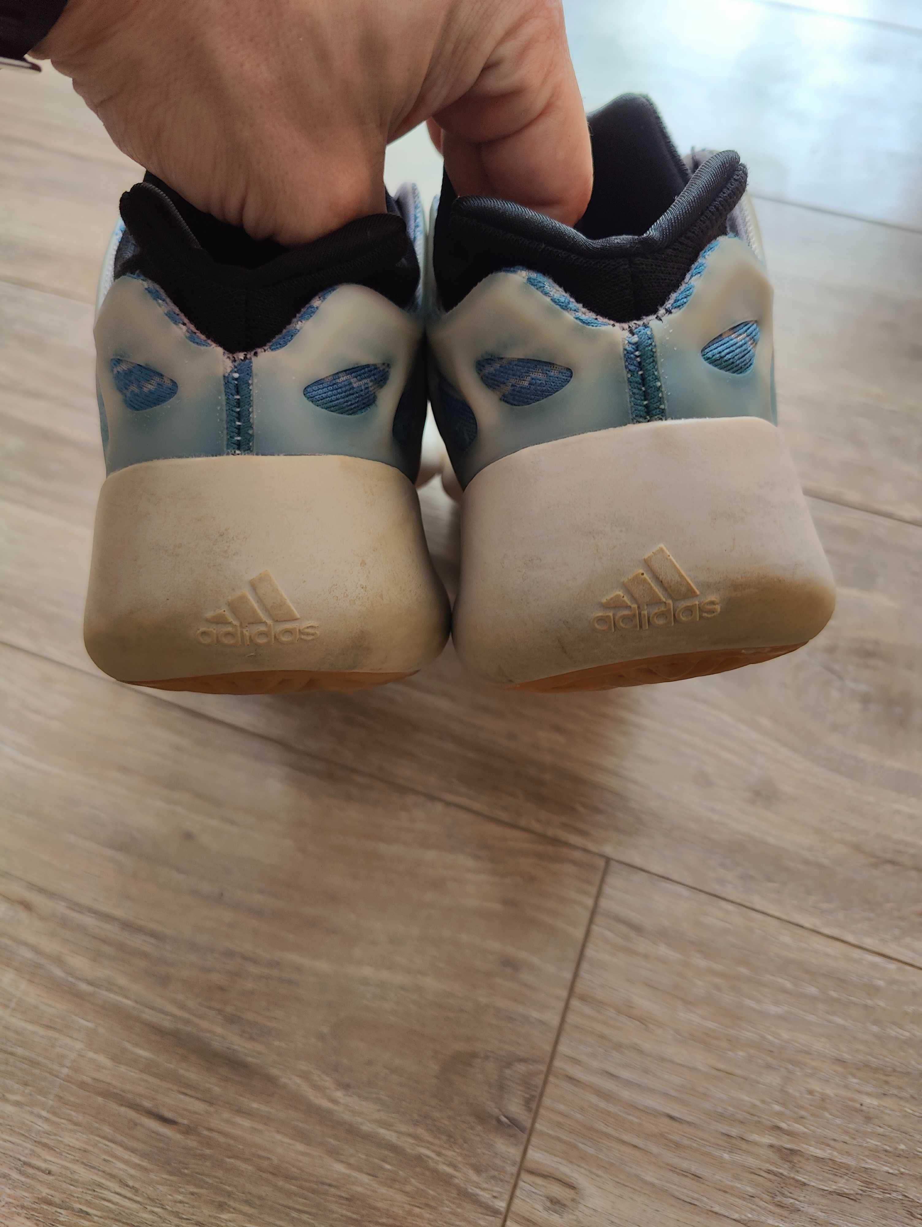 Продам кросовки adidas Yeezy 700 V3 Kyanite