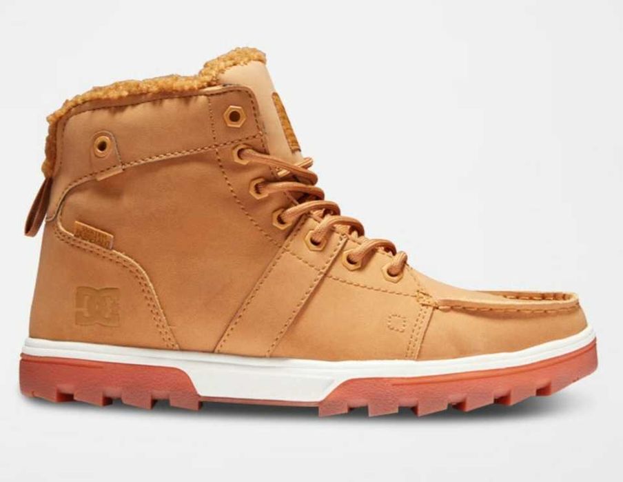 Botas forradas em couro