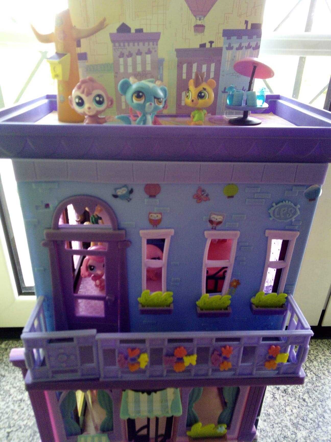 Littlest Pet Shop - A Loja das Mascotes, Quarto da Blythe e Limousine