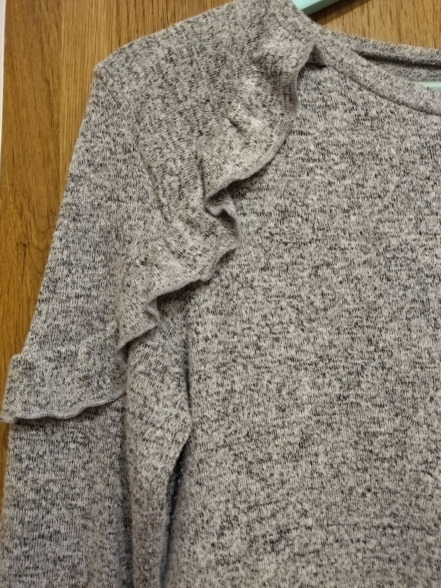 Używana bluzka damska ,dzianinowa, szara , kupiona w Orsay