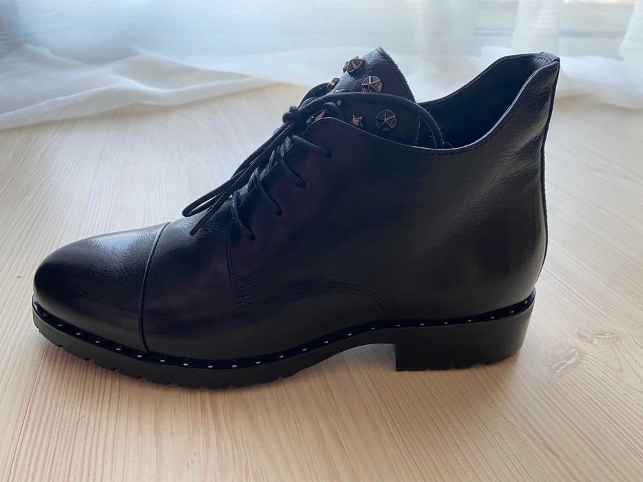 Продам кожаные осенне-весенние ботинки Anemone