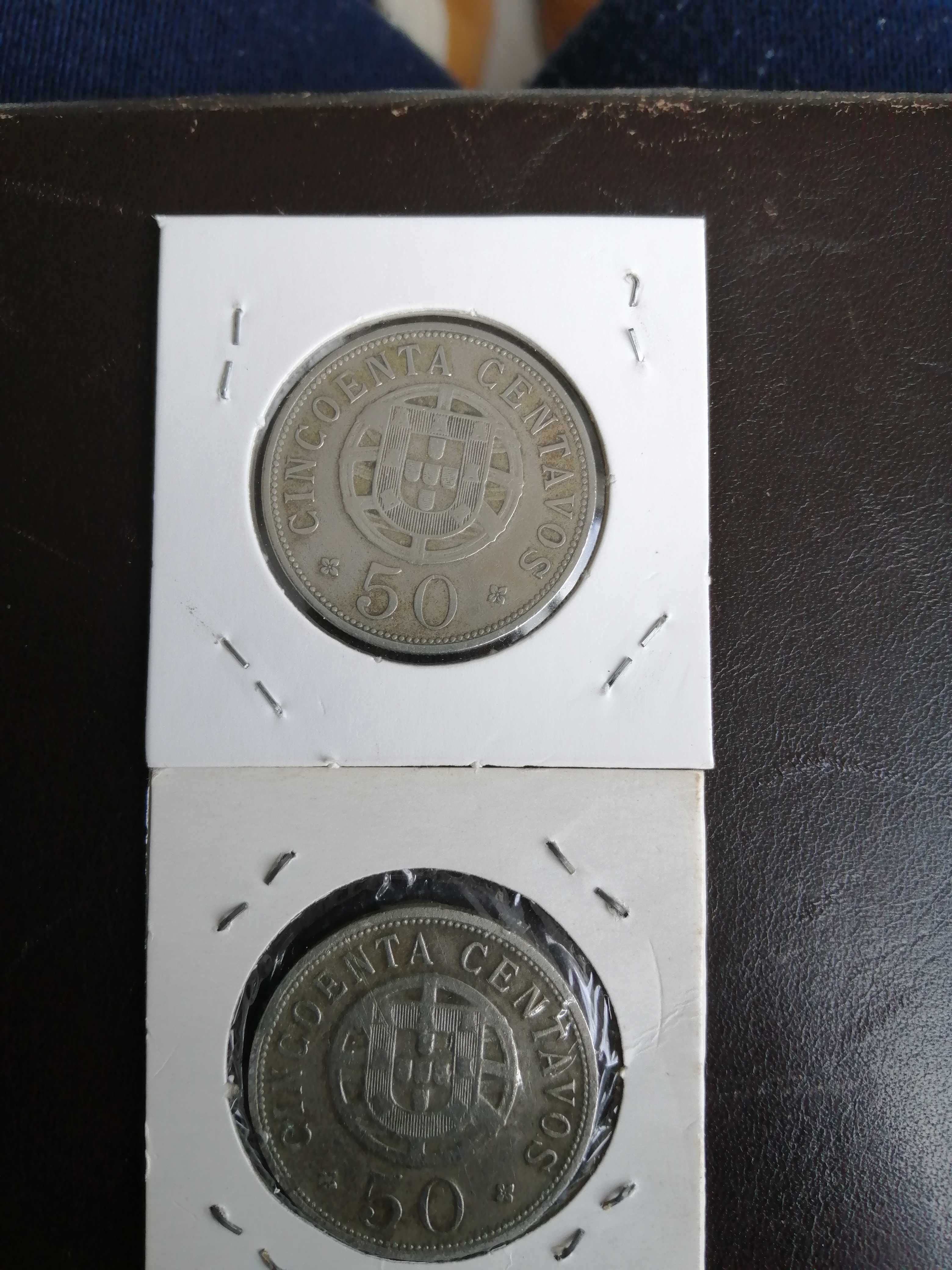 Moedas em alpaca e prata diversas.