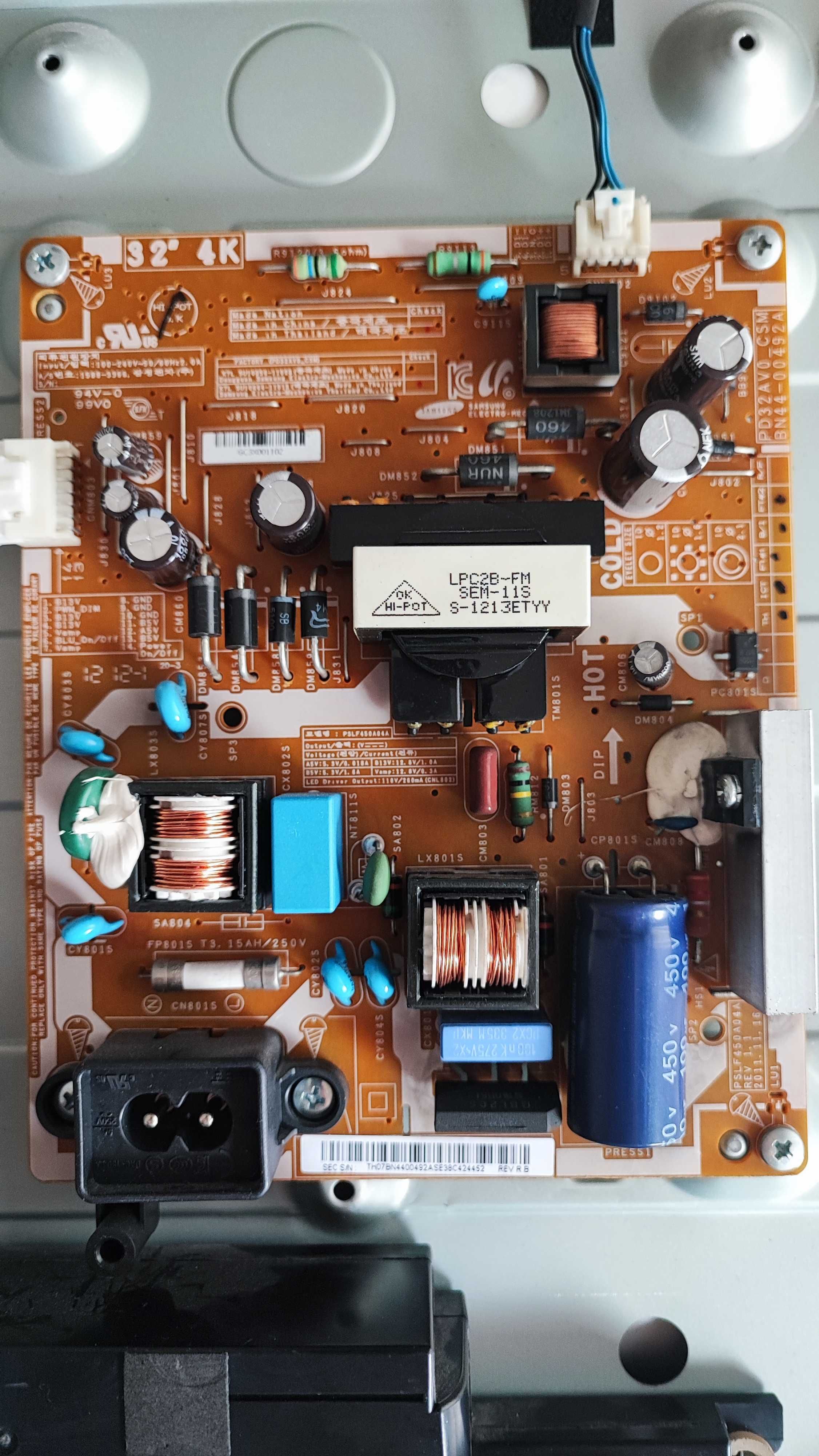 Tv Samsung UE32EH4000 para peças/reparar.