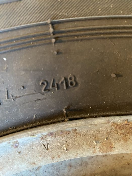 Зимние шины с дисками на Ниву