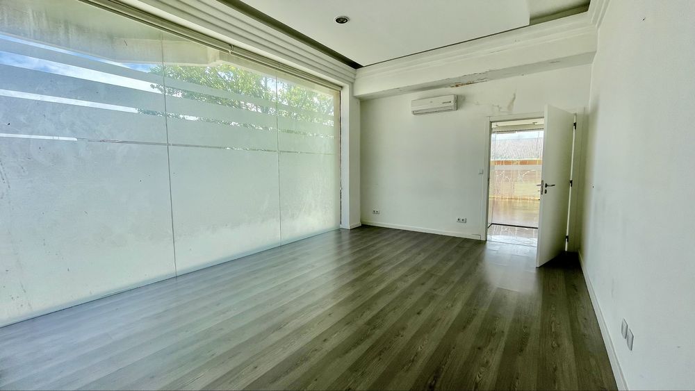Loja 200m2 centro Almada para alugar