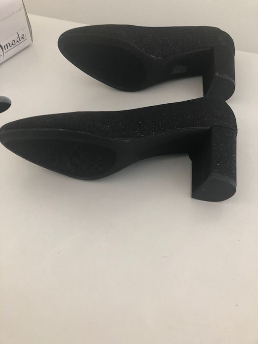 Sapatos pretos novos 41