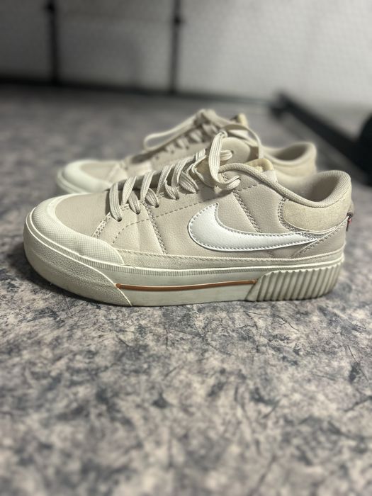 Поодам кросівки Nike