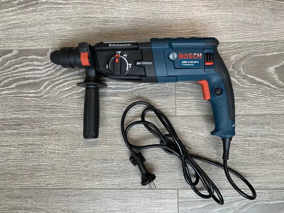 Прямой перфоратор дрель ударной Bosch отбойник 1 кіловт мощный