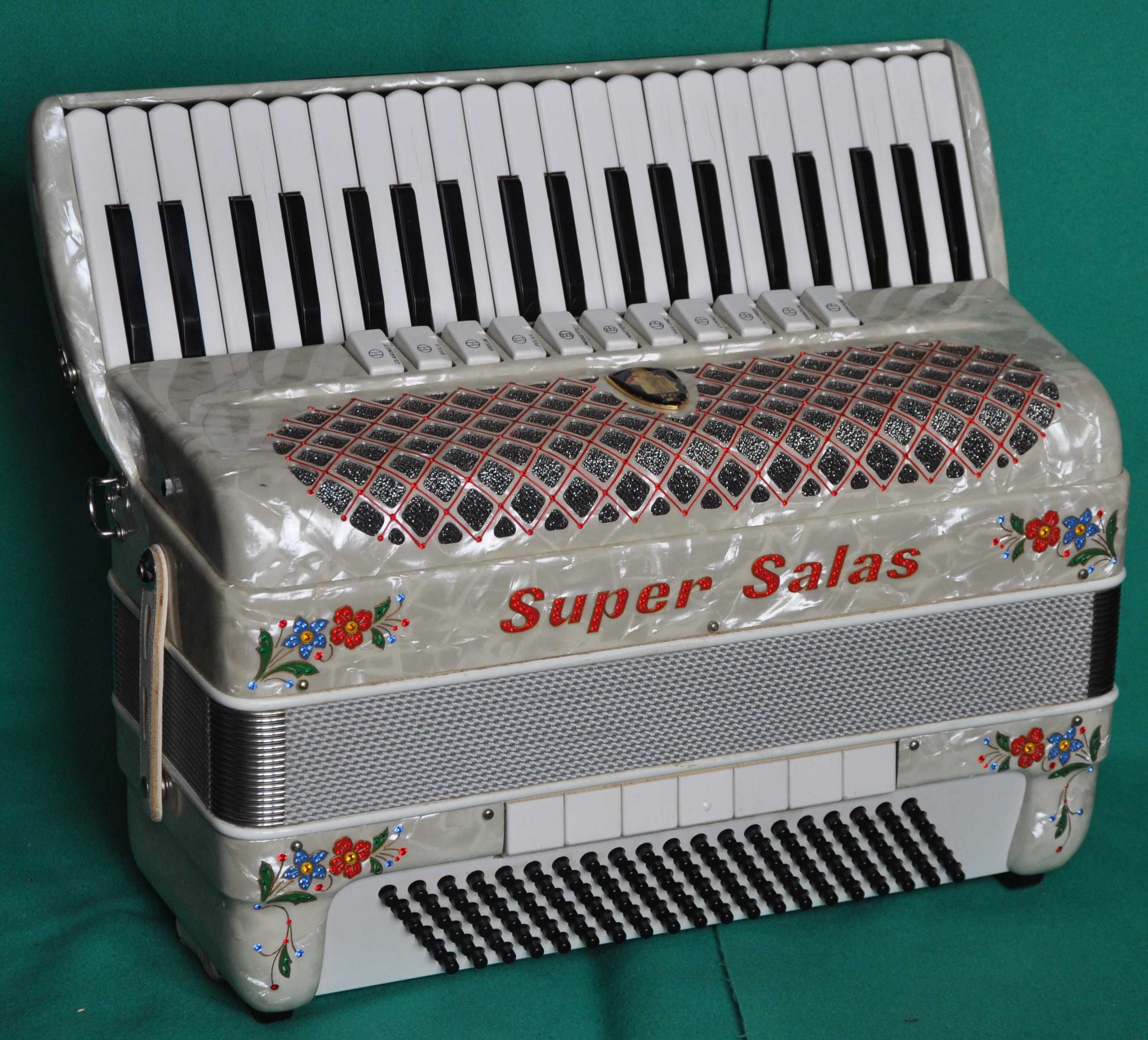 Акордеон,аккордеон італійський Super Salas повний,4-голосий 120 басів