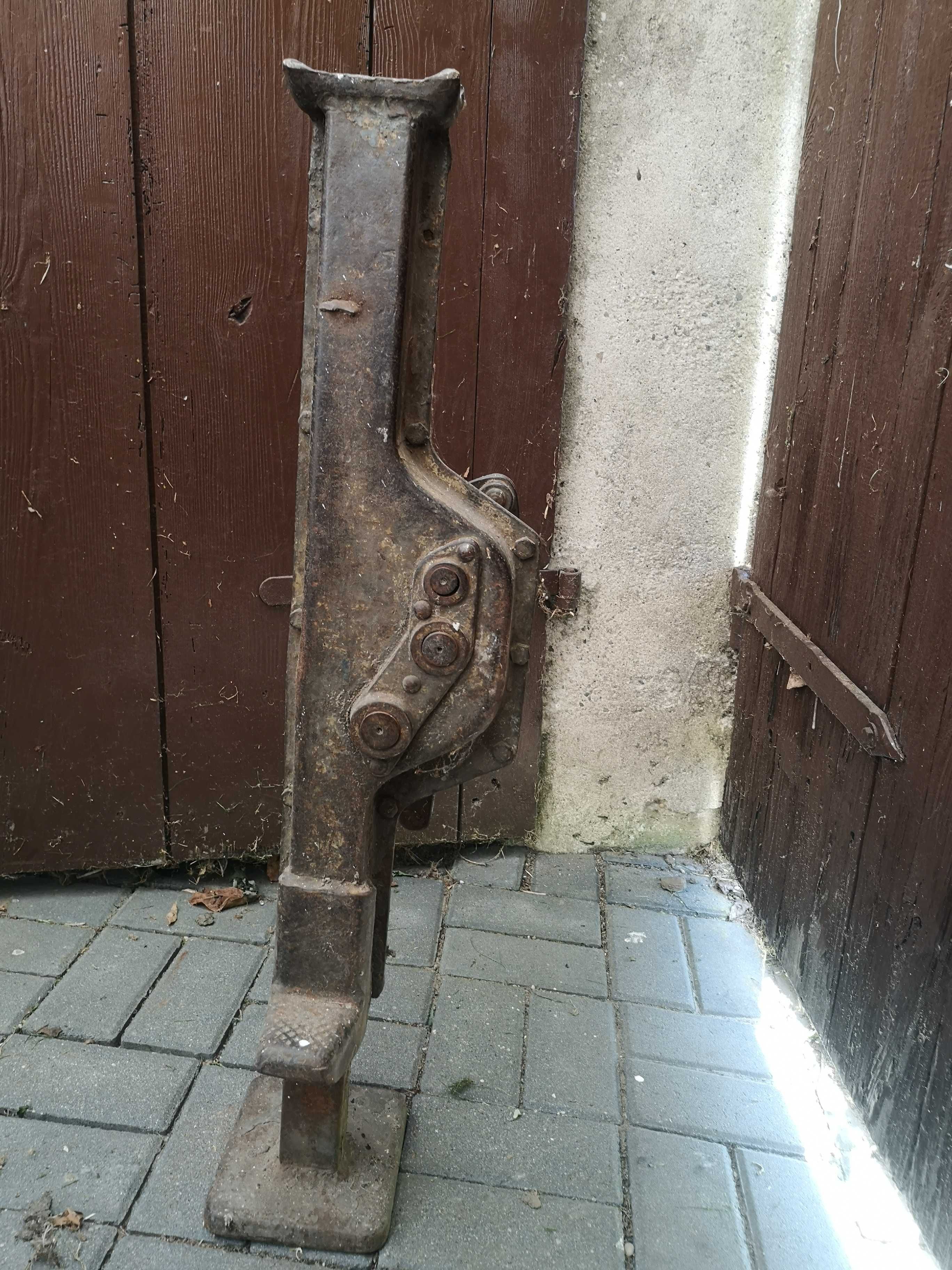 Podnośnik korbowy PFAFF z 1943r.