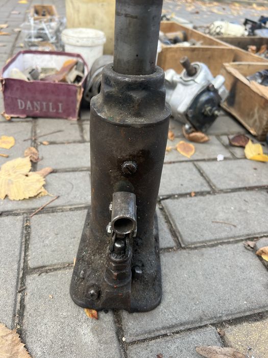 Продам гідравлічний домкрат 5т