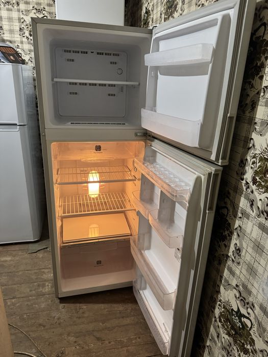 Продам холодильник Samsung NoFrost в гарному стані