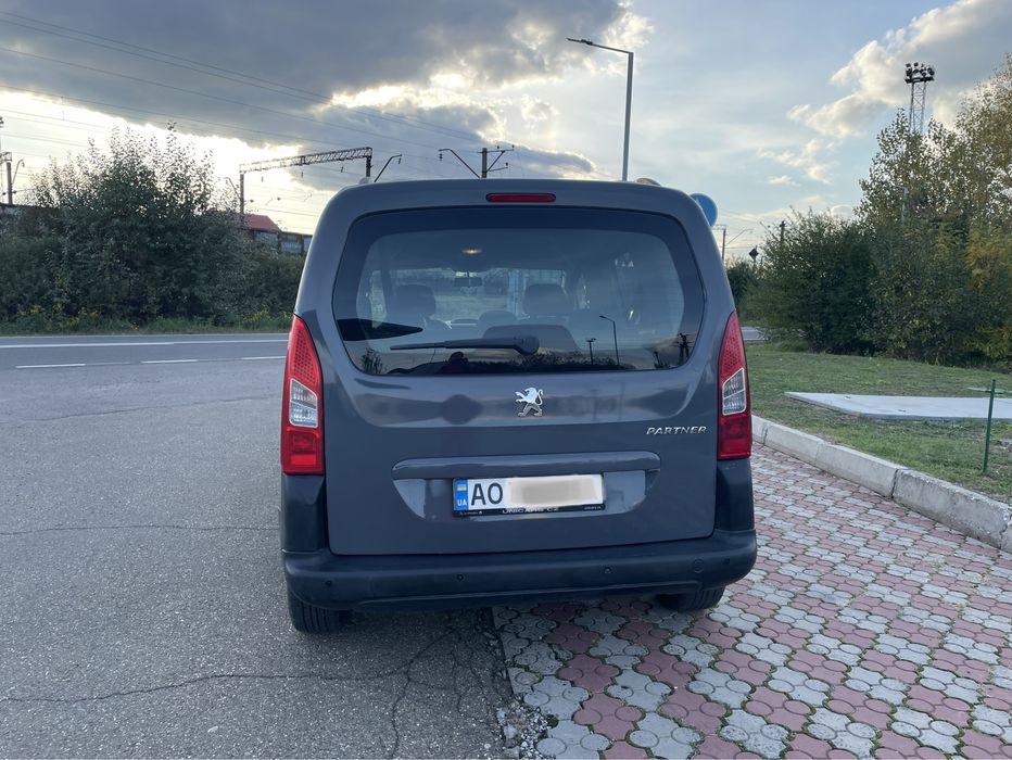 ч Peugeot Partner 2017 року випуску пасажир
