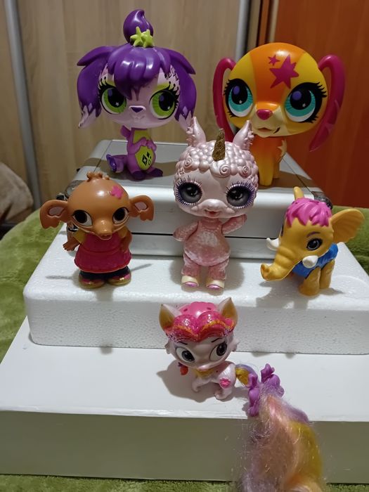 Фігуркі  LPS , та інші персонажі  з мультфільмів