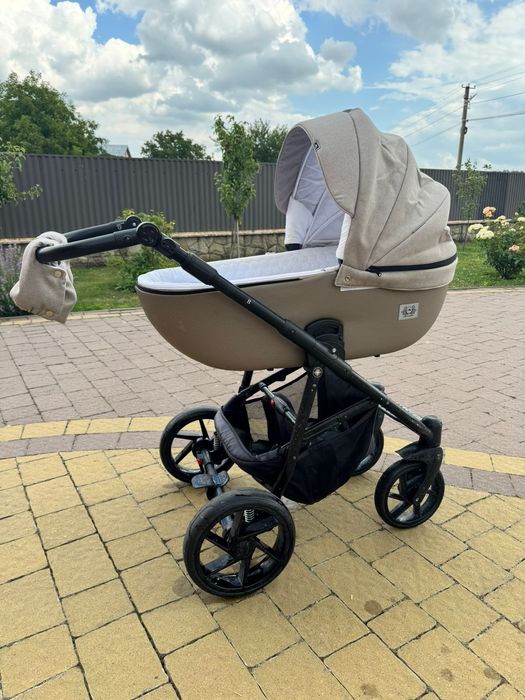 Дитяча коляска 2 в 1 в хорошому стані