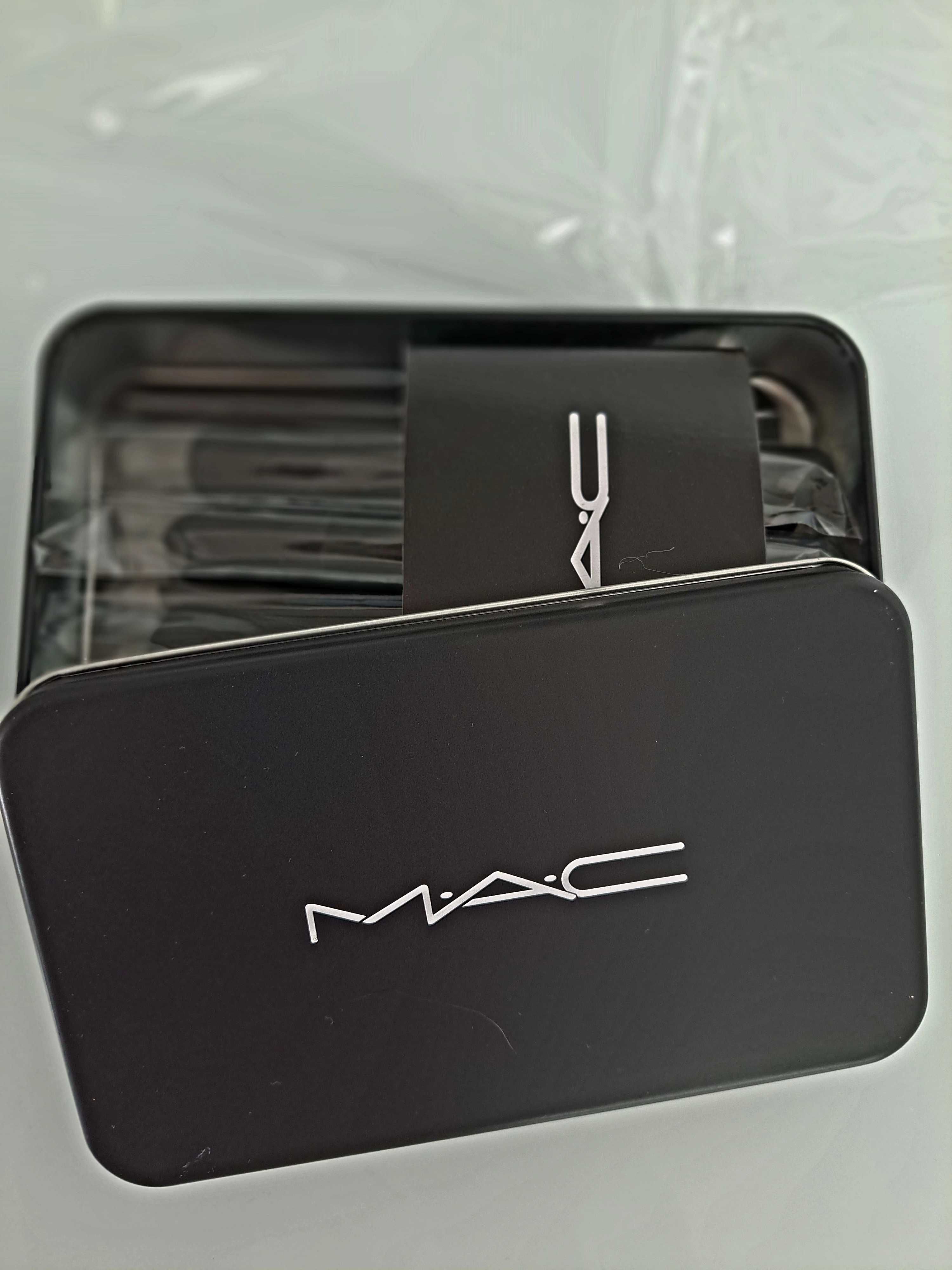 zestaw pędzli do makijażu MAC