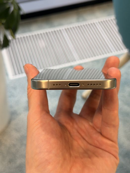 iPhone 15 Pro 256 GB Natural Titanium