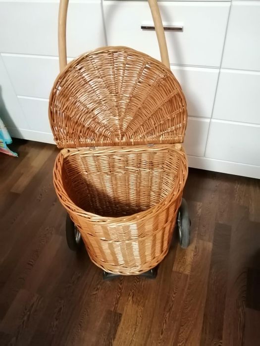 Oferta do 8.10 Wiklinowy wózek na zakupy.Jak nowy.Niemiecki.