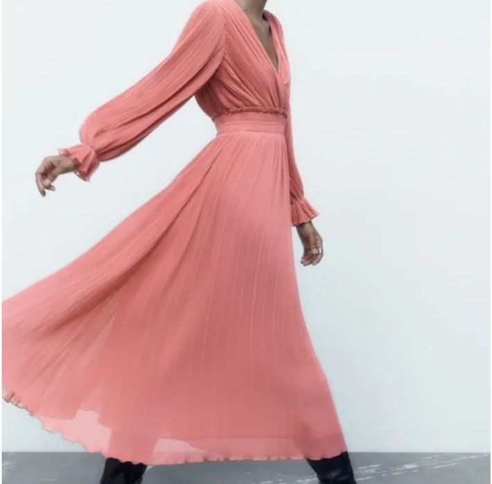 Платье вечернее плиссе,гофре Zara Pleated MIDI Dress