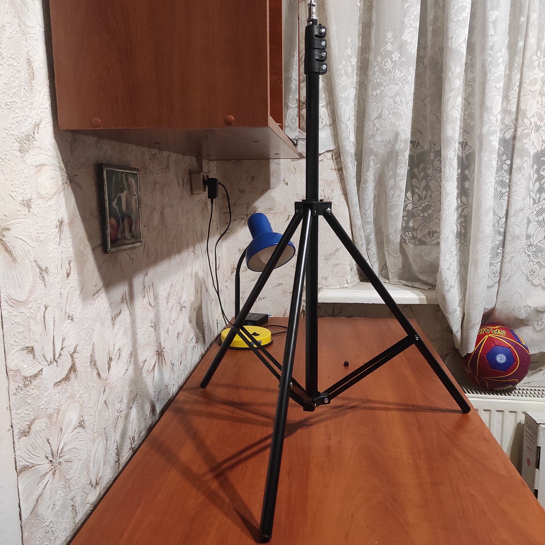 Телескопический штатив. 2 м.