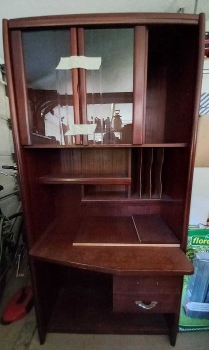 Móvel de sala em bom estado de conservação